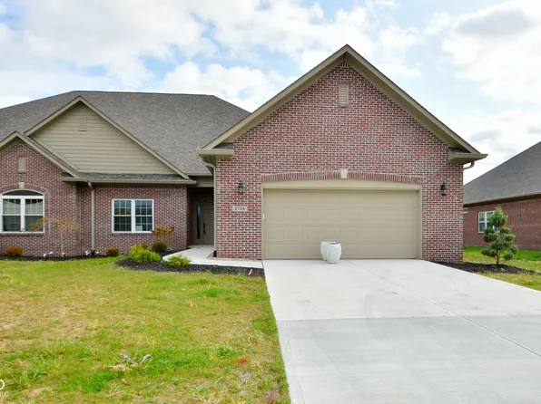 2749 Stones Bay Dr, Greenwood, IN 46143
