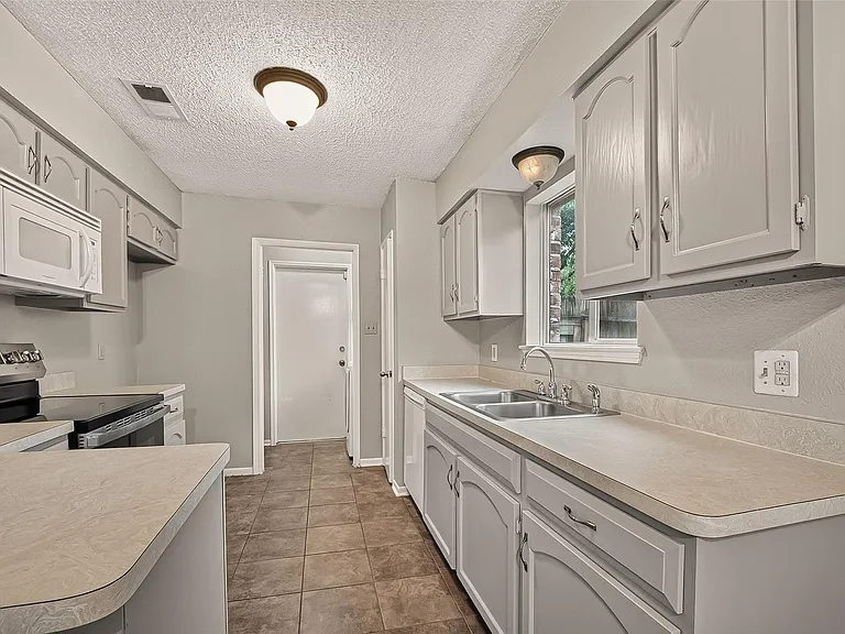 16451 Cavendish Dr — Photo 13
