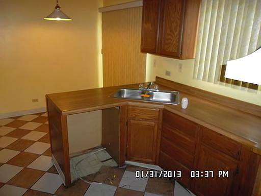 2nd image of 1133 E 83rd St Unit 120