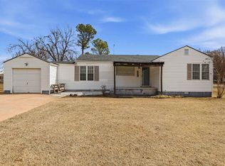 902 N 14th St, Perry, OK 73077