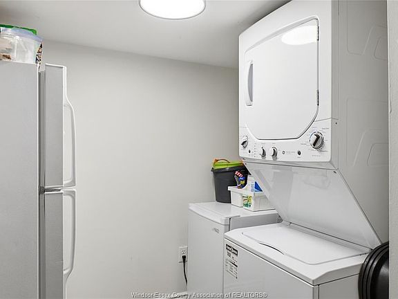 4th image of 372 Lincoln Rd #2