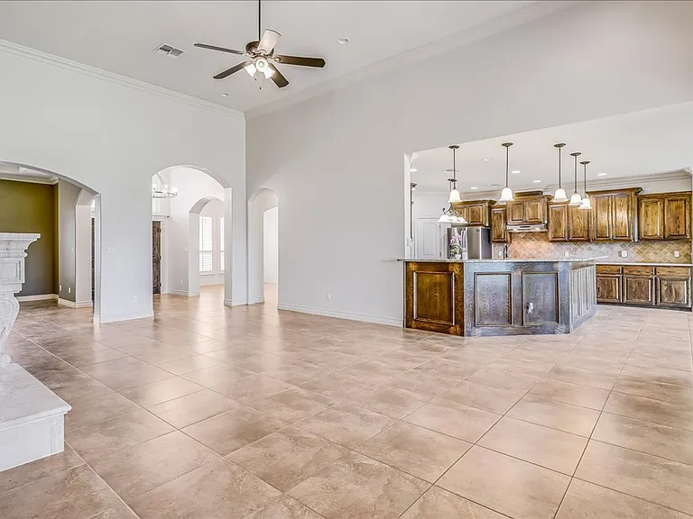 6241 Lago Vista Dr — Photo 7