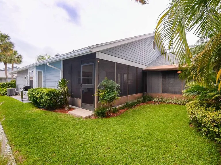 3267 NE Catamaran Ter — Photo 41