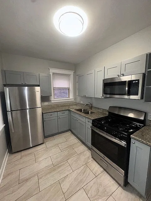 2 bed, 1050 sqft, $1,650 — Photo 4