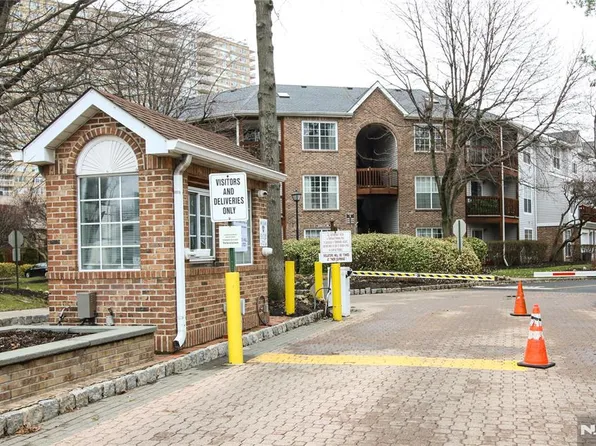 1478 Westgate Dr, Fort Lee, NJ 07024