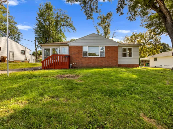 7216 Monroe Ct, Urbandale, IA 50322