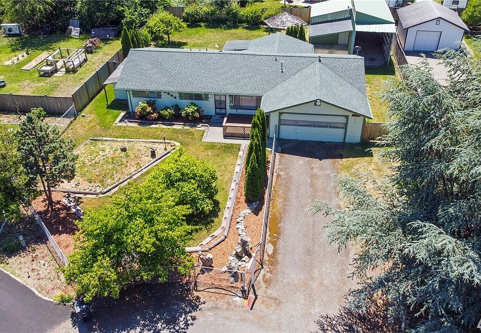 1st image of 1016 NW Kingsview Ct