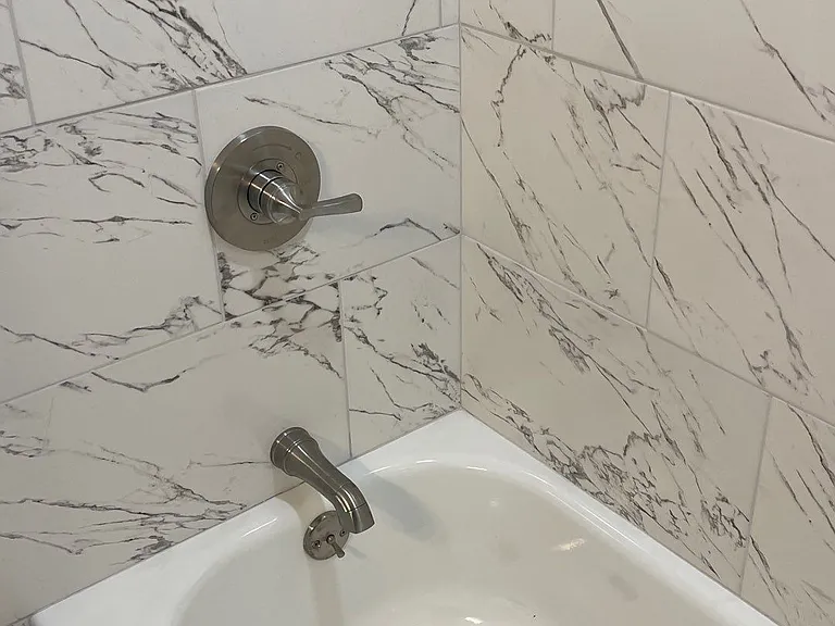 Bath tub
