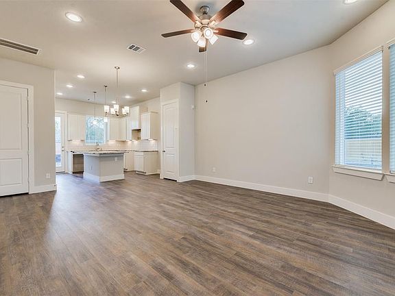 3rd image of 9021 Lonestar Creekbend Ln