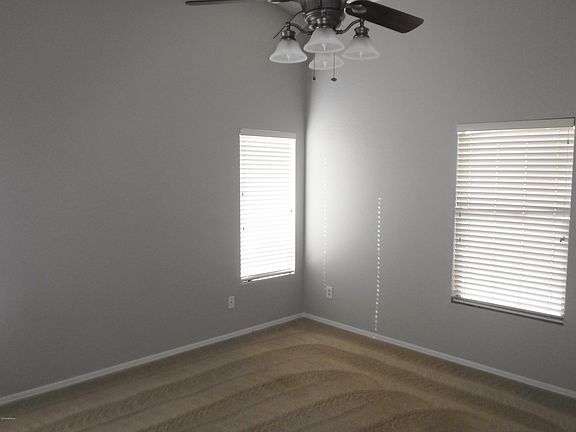 5th image of 1117 E Christopher St