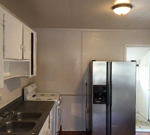 Ktichen with new stove/oven