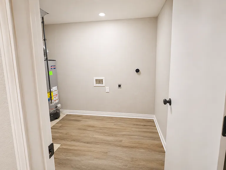 8381 W Oregon St — Photo 18