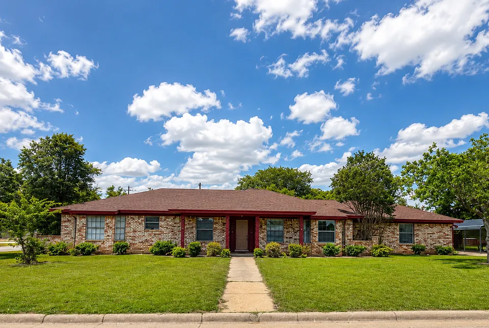 2401 Stephen Lee Dr