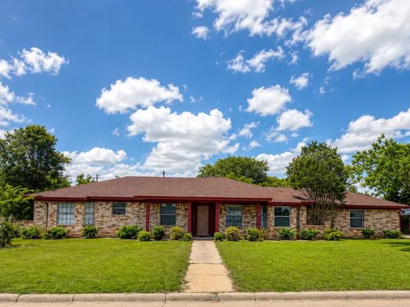 2401 Stephen Lee Dr, Fort Worth, TX 76119