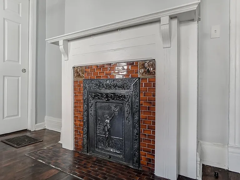 2036 Garrard St — Photo 11