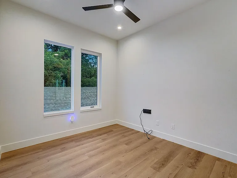 1719 Homeland St — Photo 33