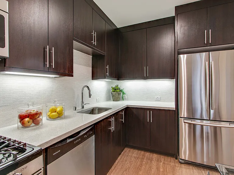 The Metropolitan at Larchmont Village — Photo 6