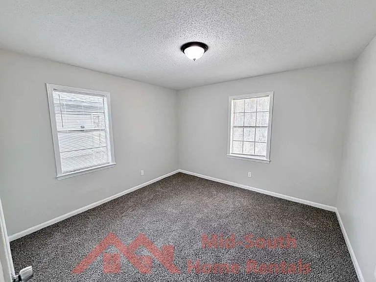 3231 Harvester Ln E — Photo 12