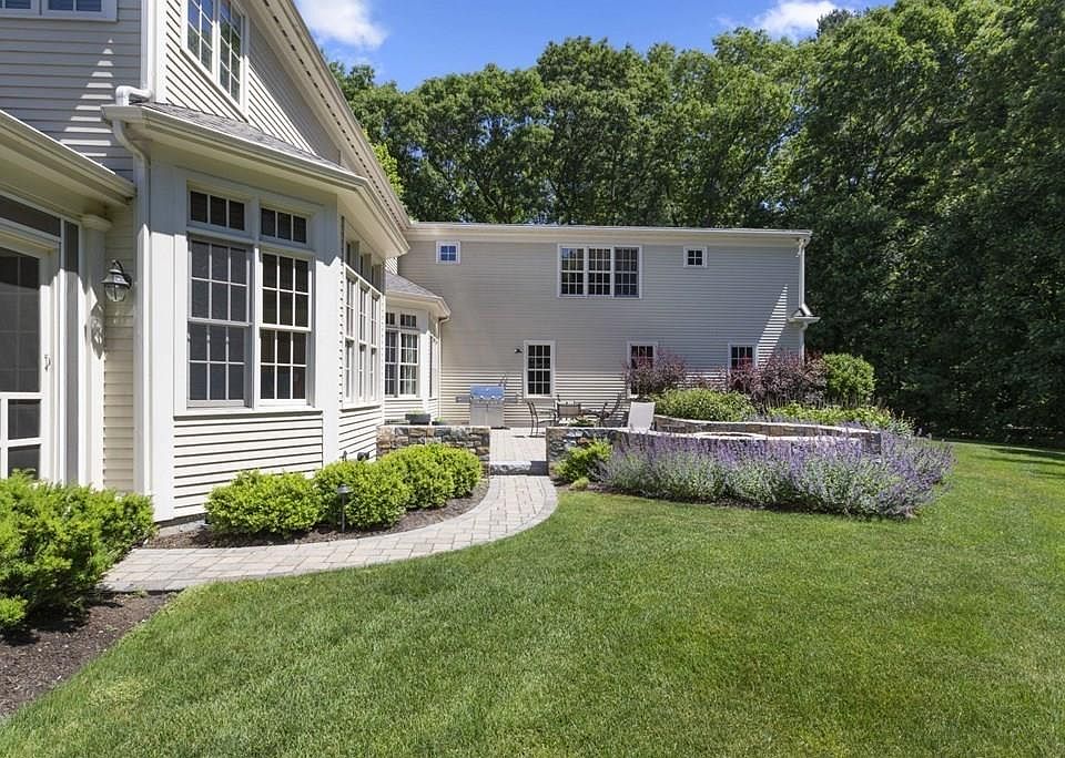 2nd image of 9 Saddle Ln