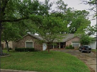 1430 Green Briar Dr, Huntsville, TX 77340