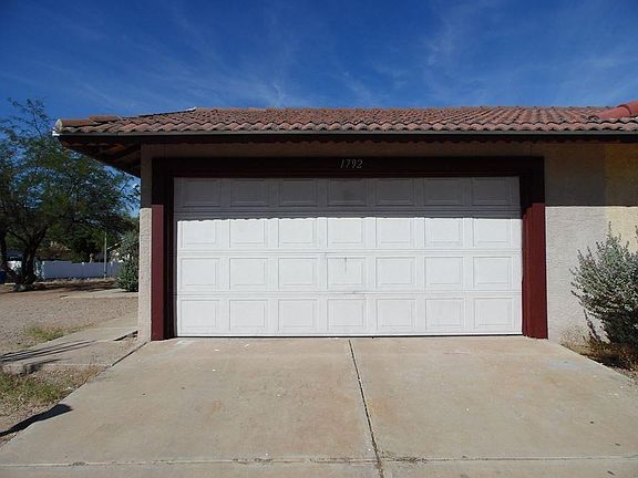 Garage with electric door