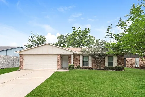404 Woodcrest Way Photo 1