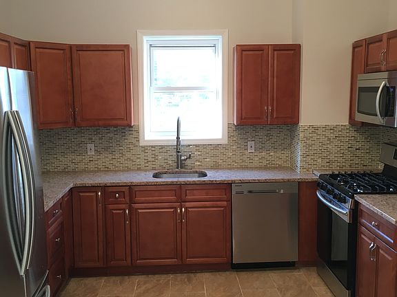 Kitchen (Pic 1 of 4)