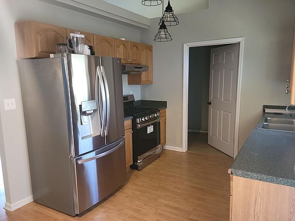5th image of 138 Scotch Pine Dr