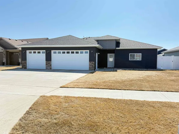 54 Mulberry Loop NE, Minot, ND 58703