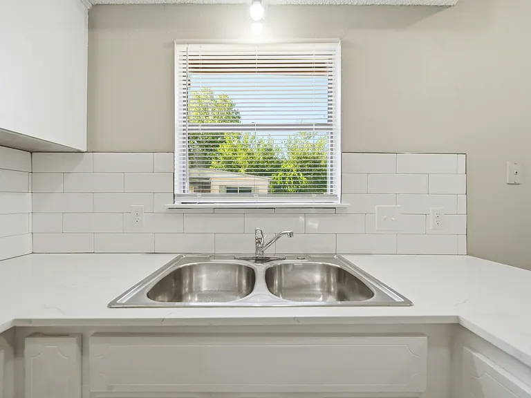 2013 W Fulton St — Photo 16