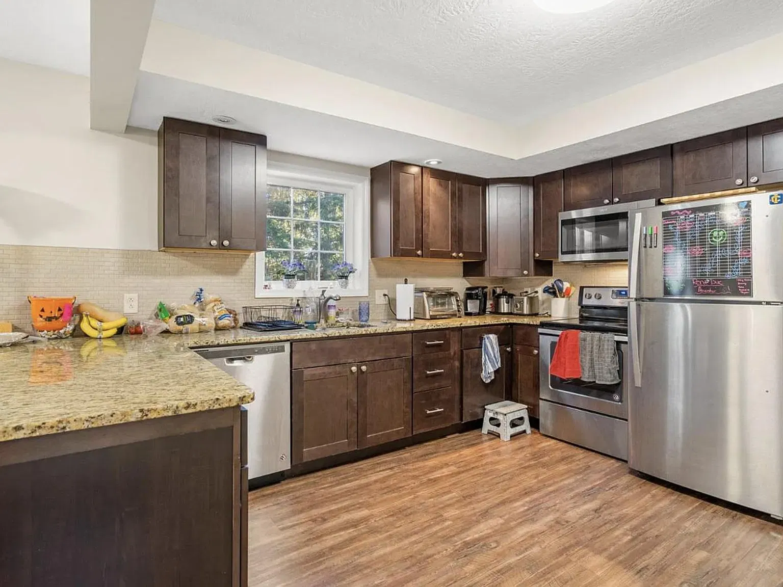 4 bed, 1800 sqft, $3,300 — Photo 3