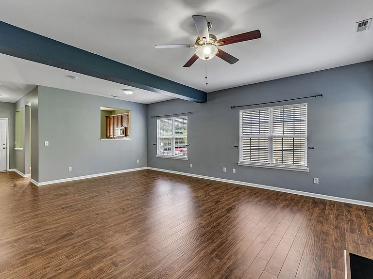 2720 Gross Ave — Photo 6