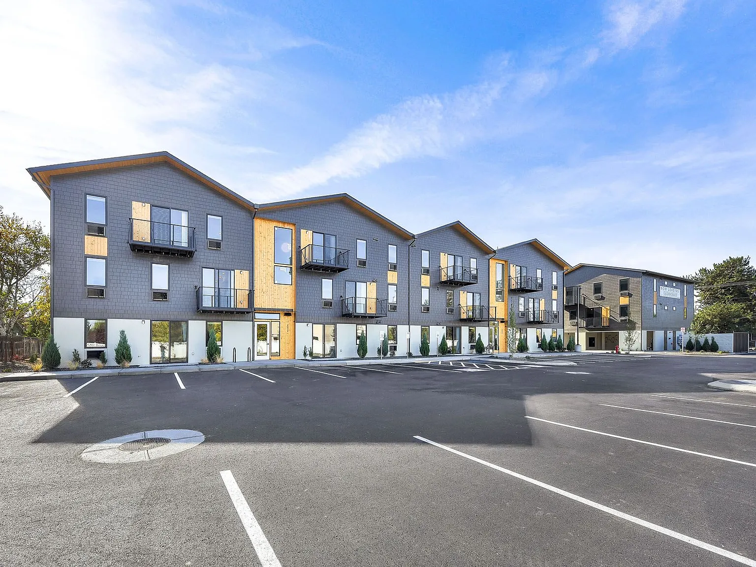 Veazey Park Apartments — Photo 4