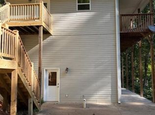 104 Travelers Ln, Clayton, GA 30525