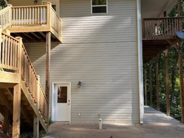 104 Travelers Ln, Clayton, GA 30525