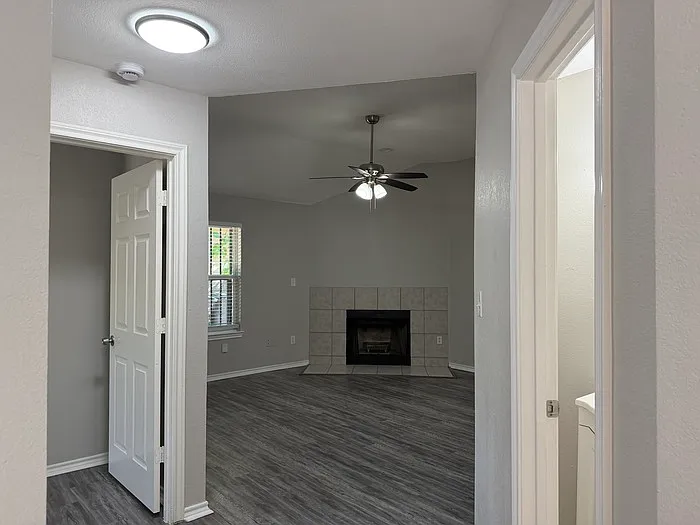 4 bed, 2.0 bath, 1272 sqft, $1,795 — Photo 3