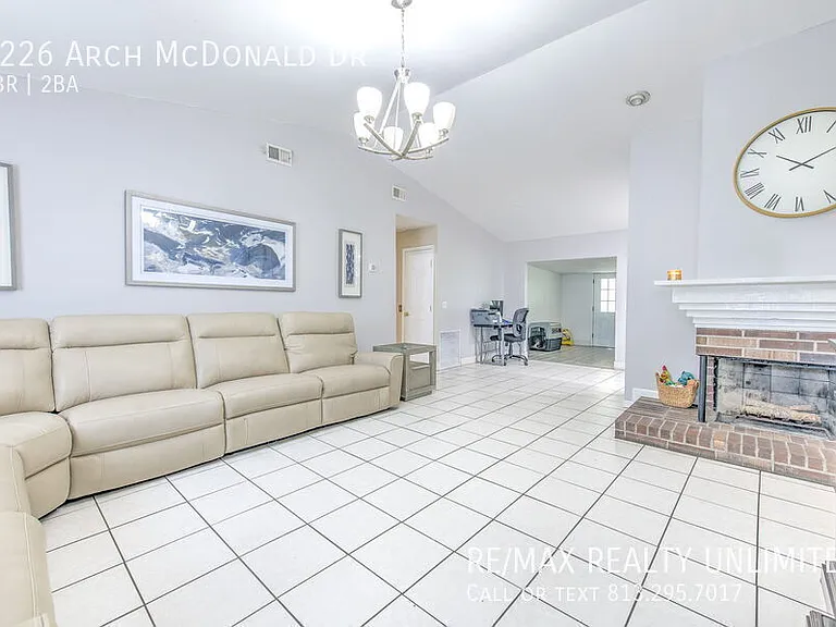 2226 Arch McDonald Dr — Photo 4