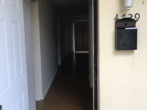 3rd image of 4729 Pineaire Ln