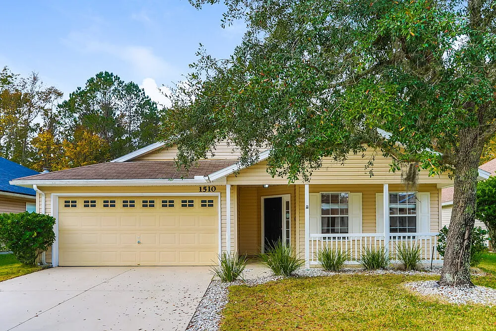 3 bed, 2.0 bath, 1908 sqft, $1,915 — Photo 1