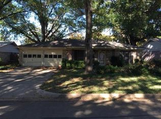 1719 Manchester Dr, Arlington, TX 76012