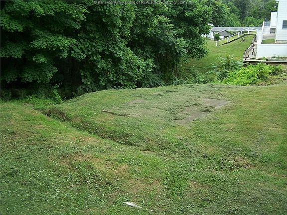 4th image of 401 Dogwood Dr
