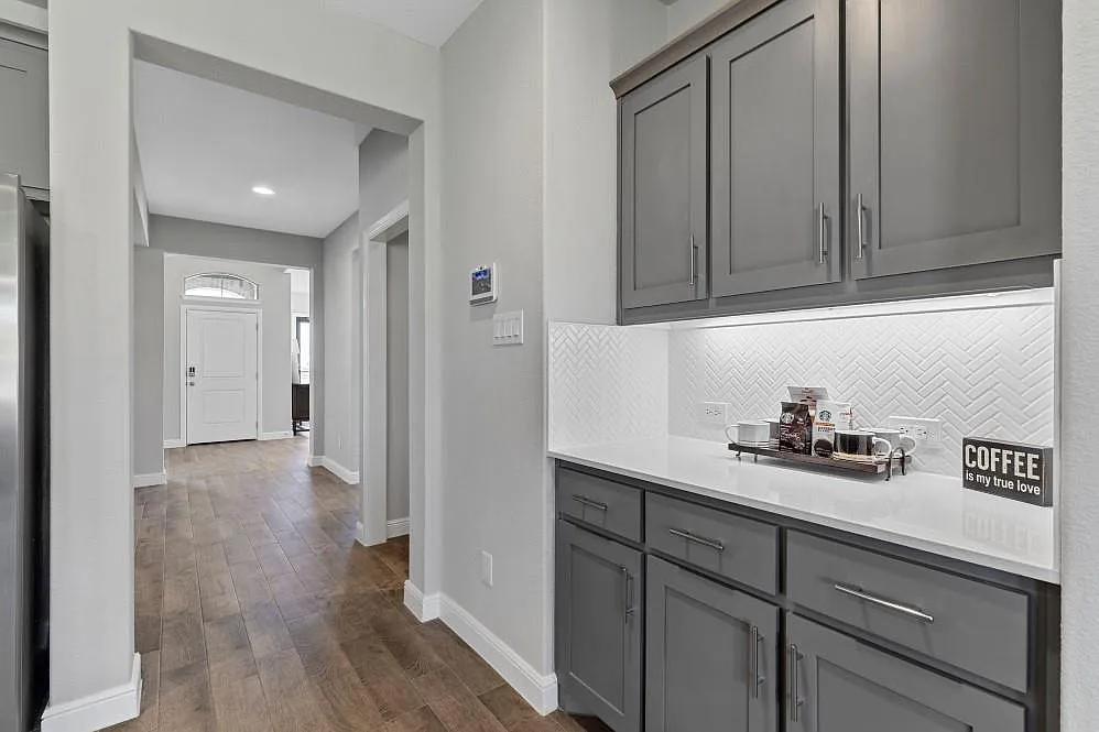 4 bed, 2014 sqft, $2,999 — Photo 2