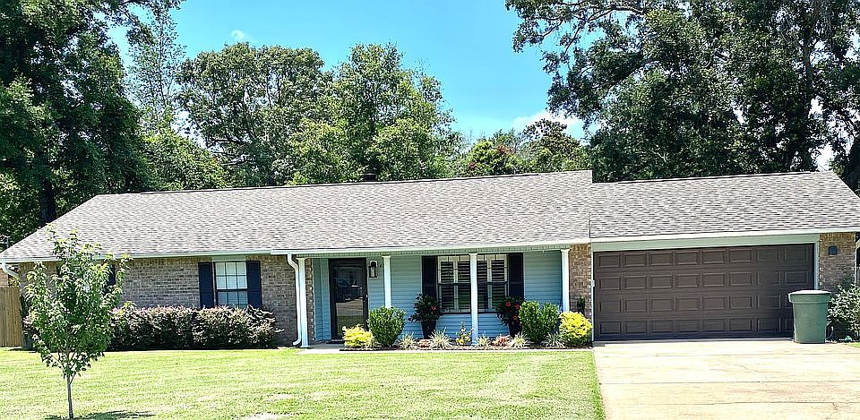 1st image of 411 Twin Bay Dr