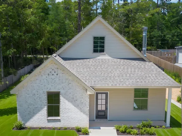 212 Music St, Waveland, MS 39576