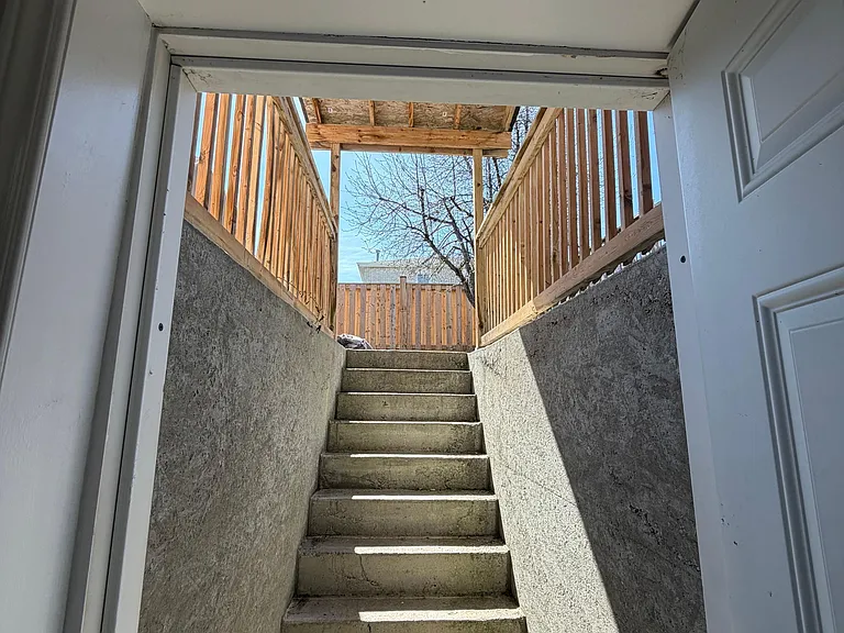 18 Carrick Ave #BASEMENT — Photo 17