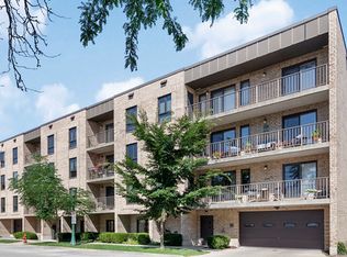 724 12th St APT 108, Wilmette, IL 60091