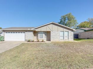 2621 Pebblestone Ln, Bedford, TX 76021