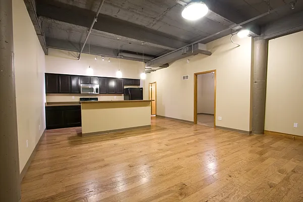 3 bed, 1170 sqft, $1,665 — Photo 4
