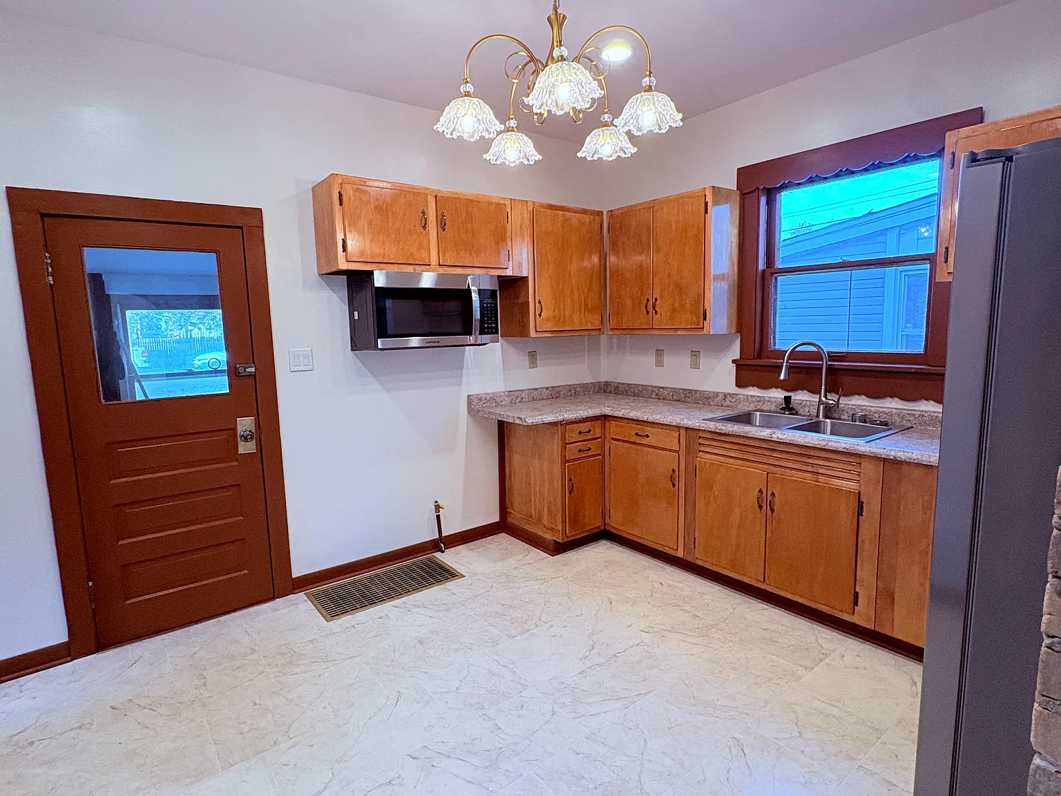 3 bed, 1364 sqft, $1,600 — Photo 3