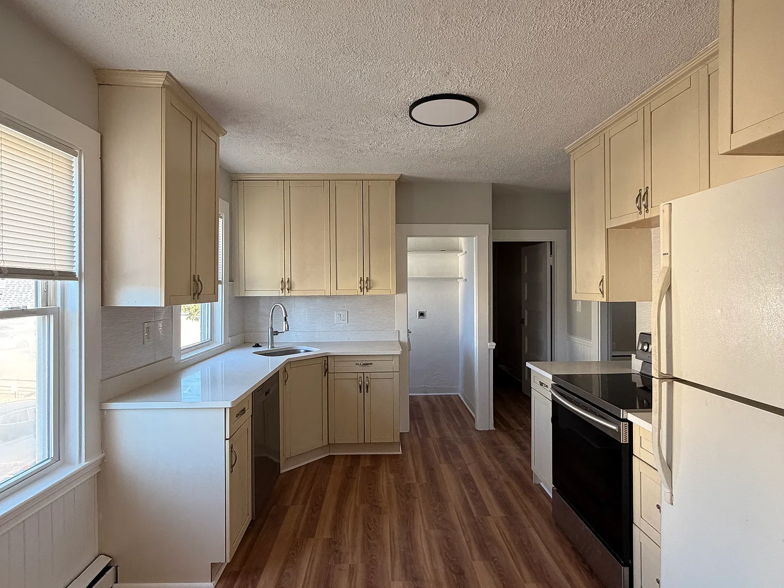 3 bed, $3,300 — Photo 3